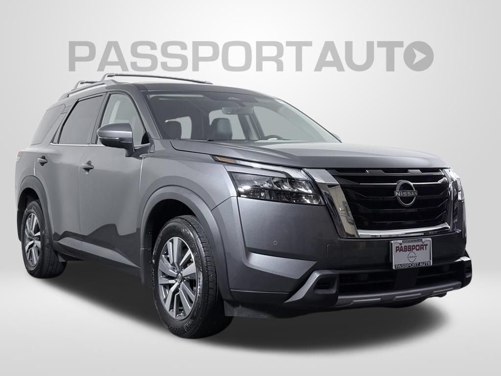 Certified 2025 Nissan Pathfinder SL AWD/4WD image 4