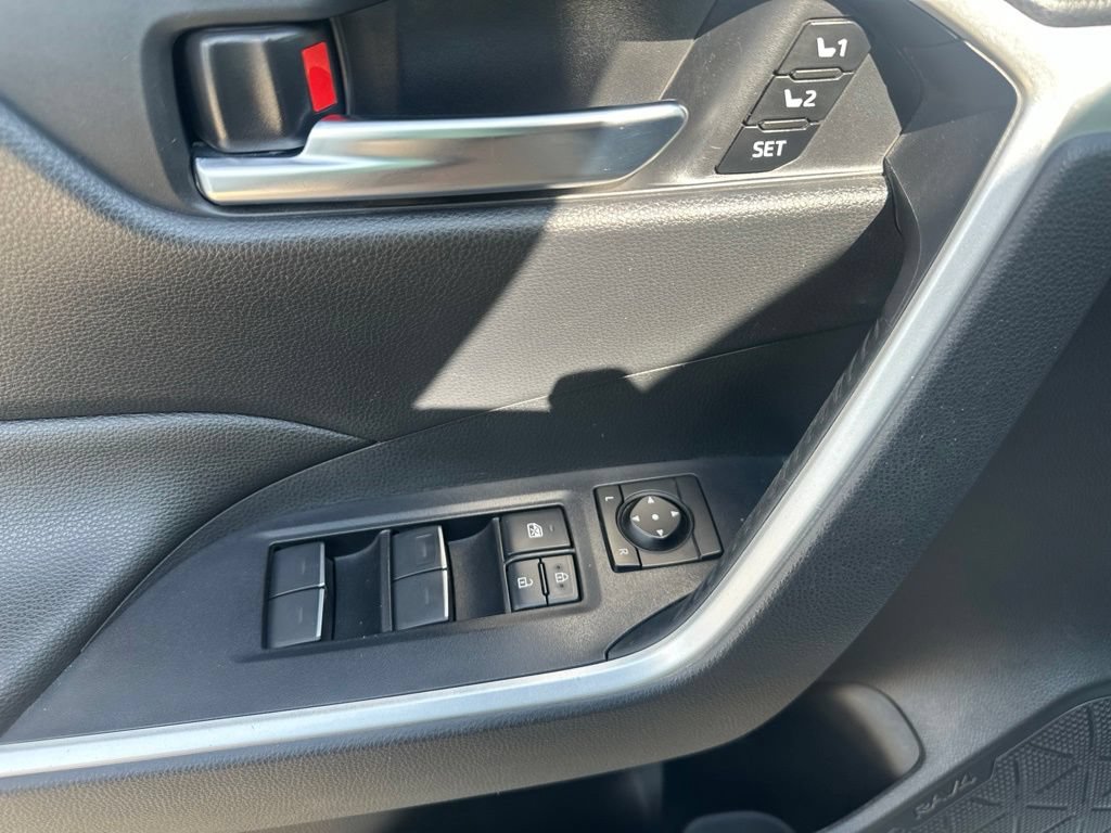 Used 2022 Toyota RAV4 XLE Premium AWD/4WD image 10