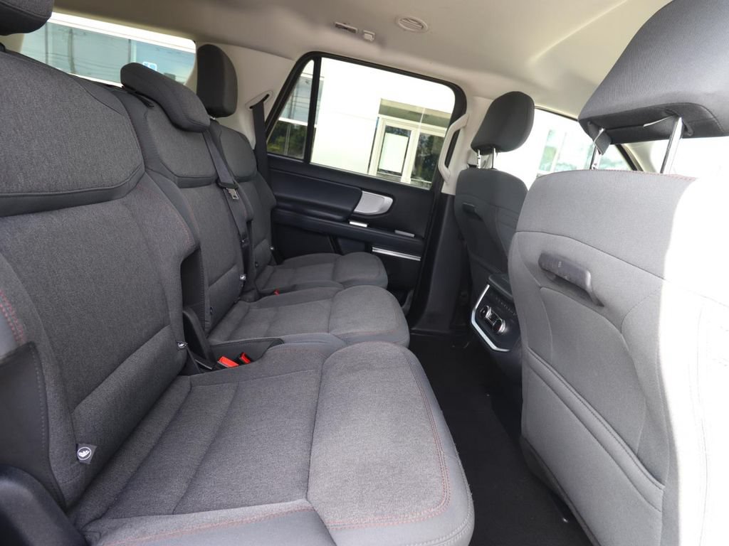 Used 2025 Ford Expedition Active RWD image 24