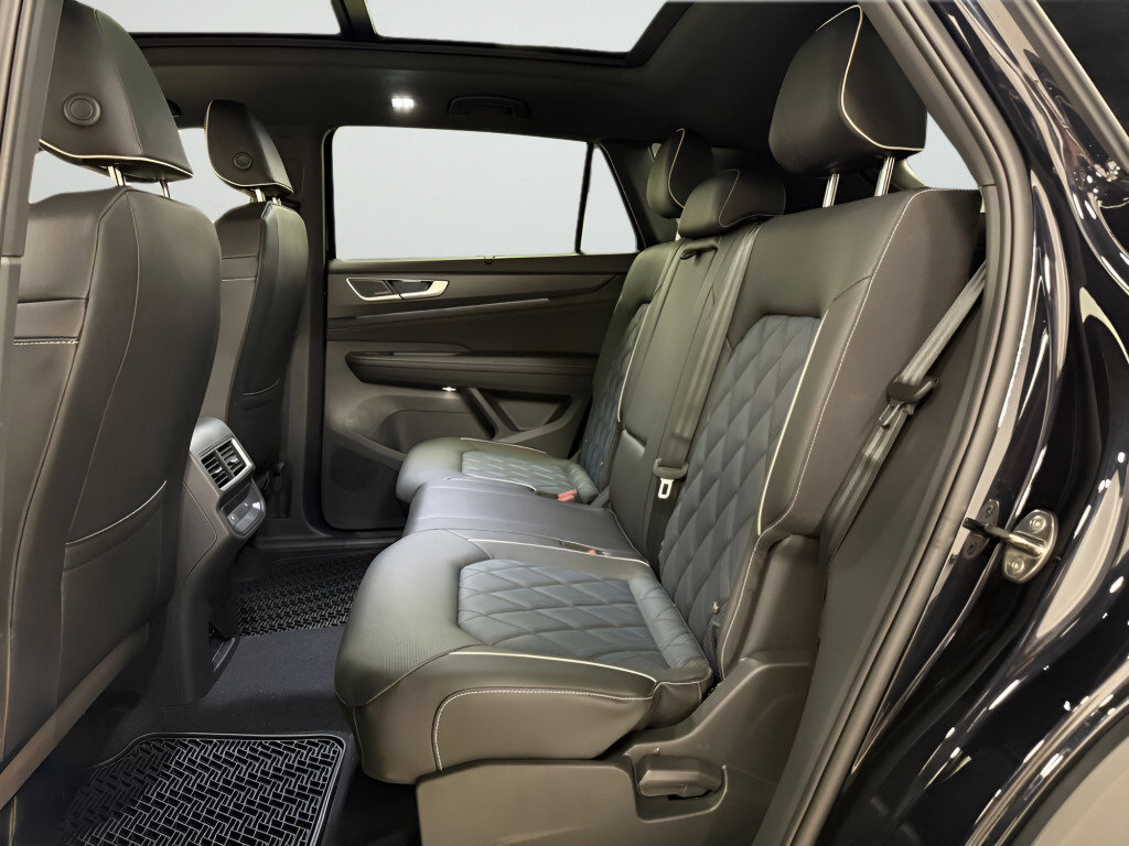 New 2026 Volkswagen Atlas Cross Sport SEL Premium R-Line image 18