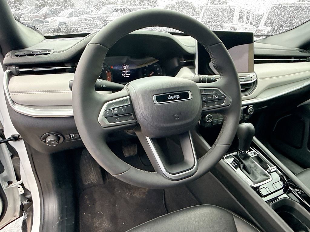 Used 2025 Jeep Compass Limited image 12