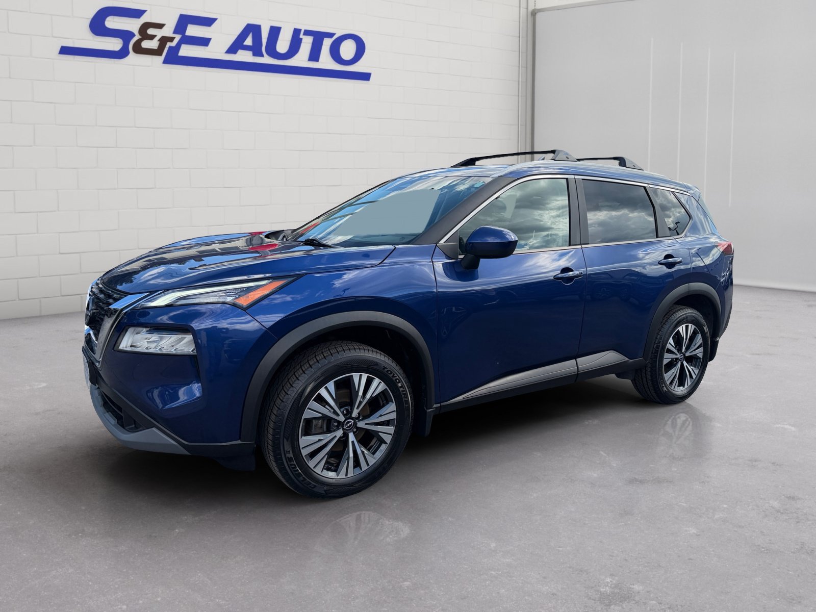 Used 2023 Nissan Rogue SV w/ SV Premium B Package AWD/4WD image 1