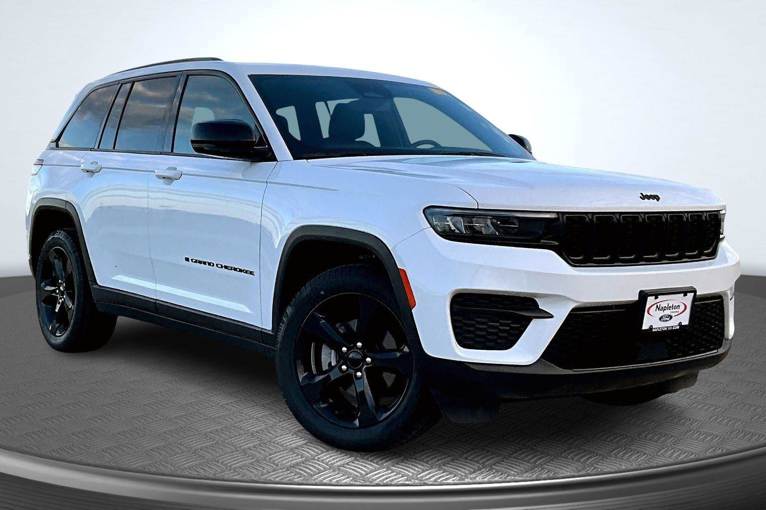 Used 2023 Jeep Grand Cherokee Altitude image 12