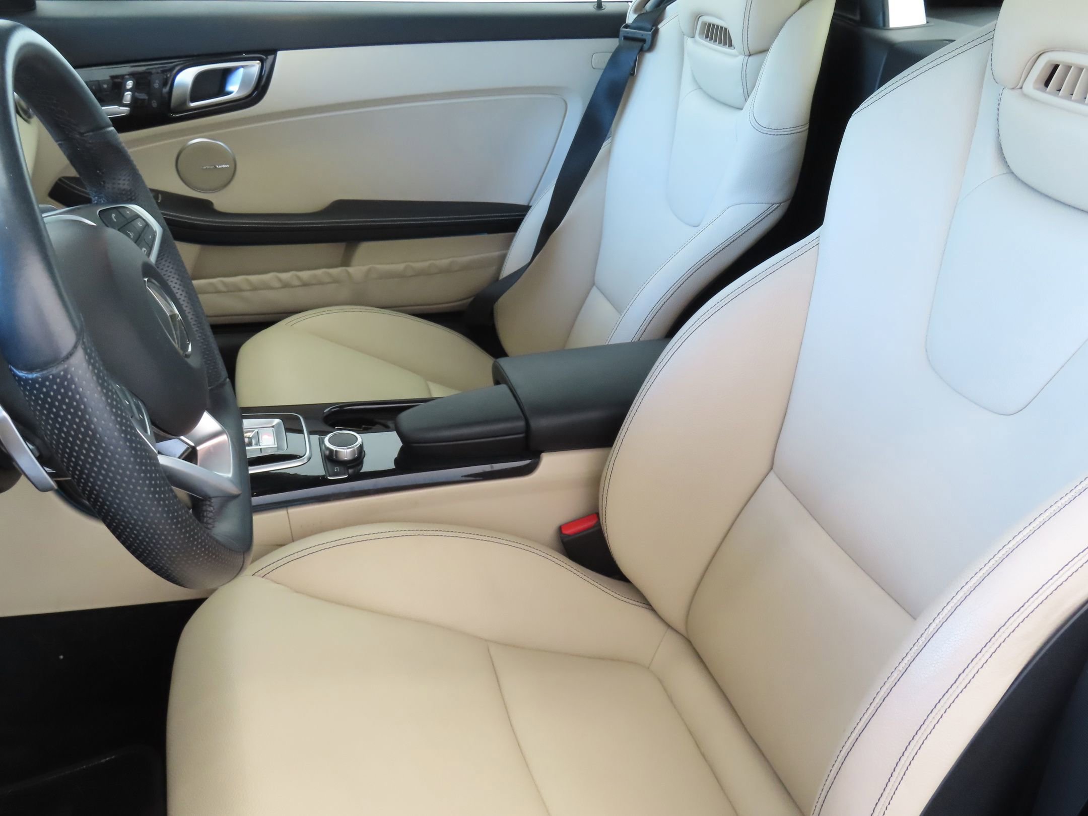 Used 2020 Mercedes-Benz SLC 300 w/ Premium Package image 11