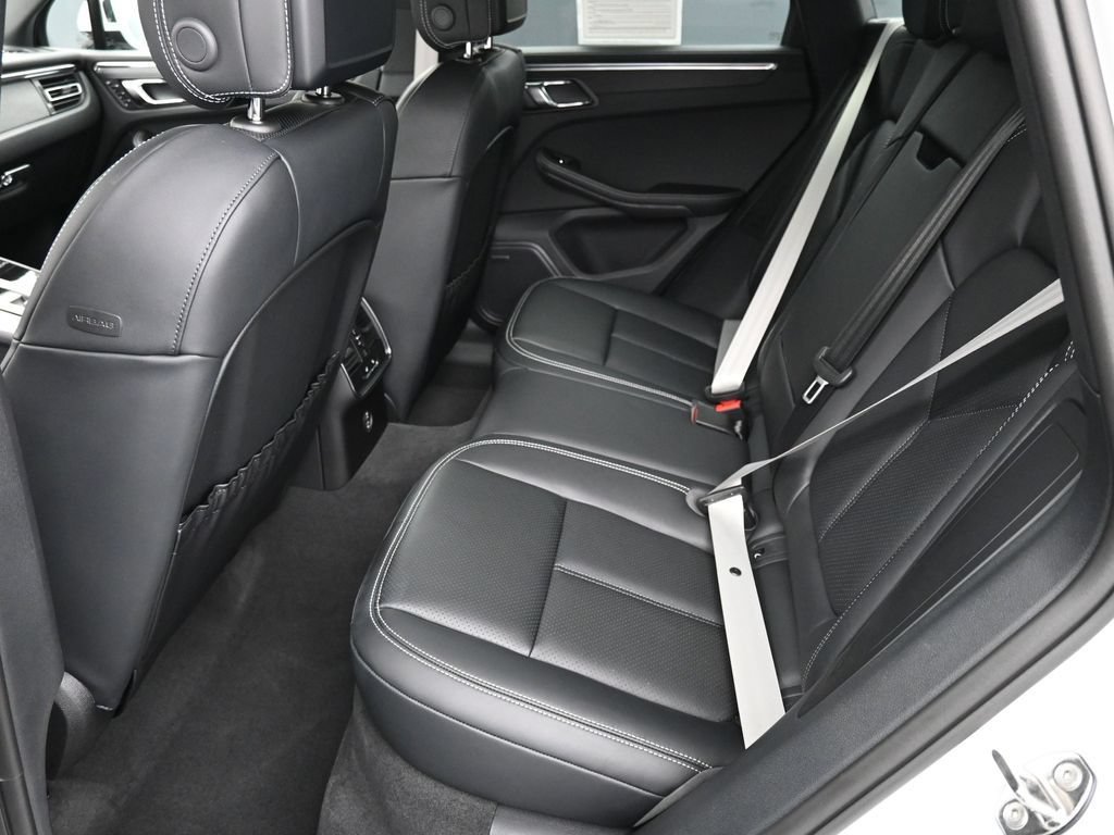 Certified 2025 Porsche Macan GTS AWD/4WD image 7