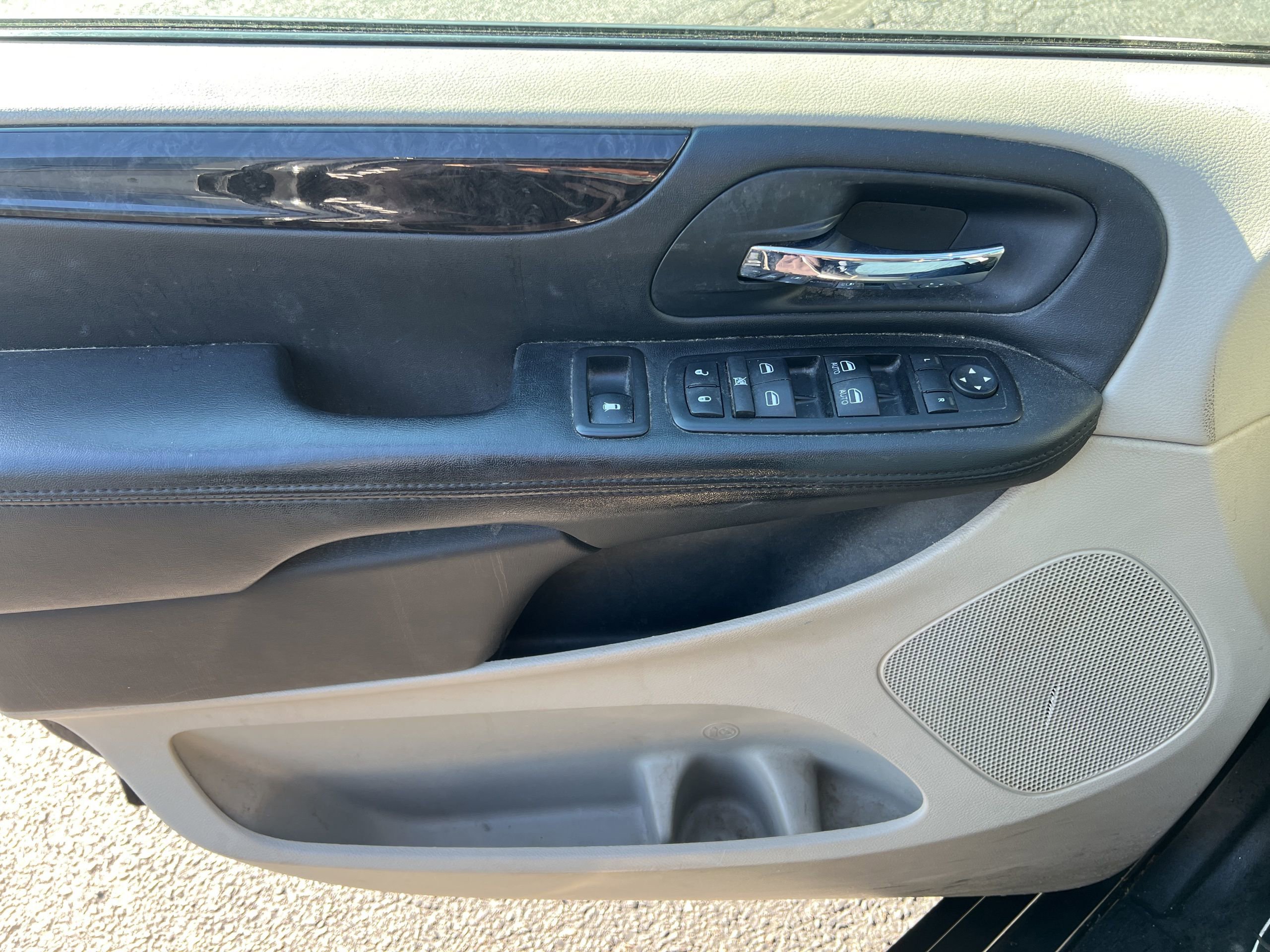 Used 2012 Dodge Grand Caravan SE FWD image 16
