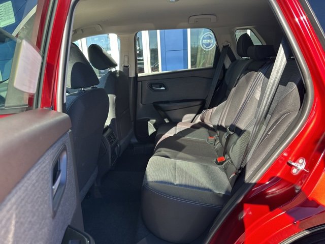 Used 2023 Nissan Rogue SV image 33