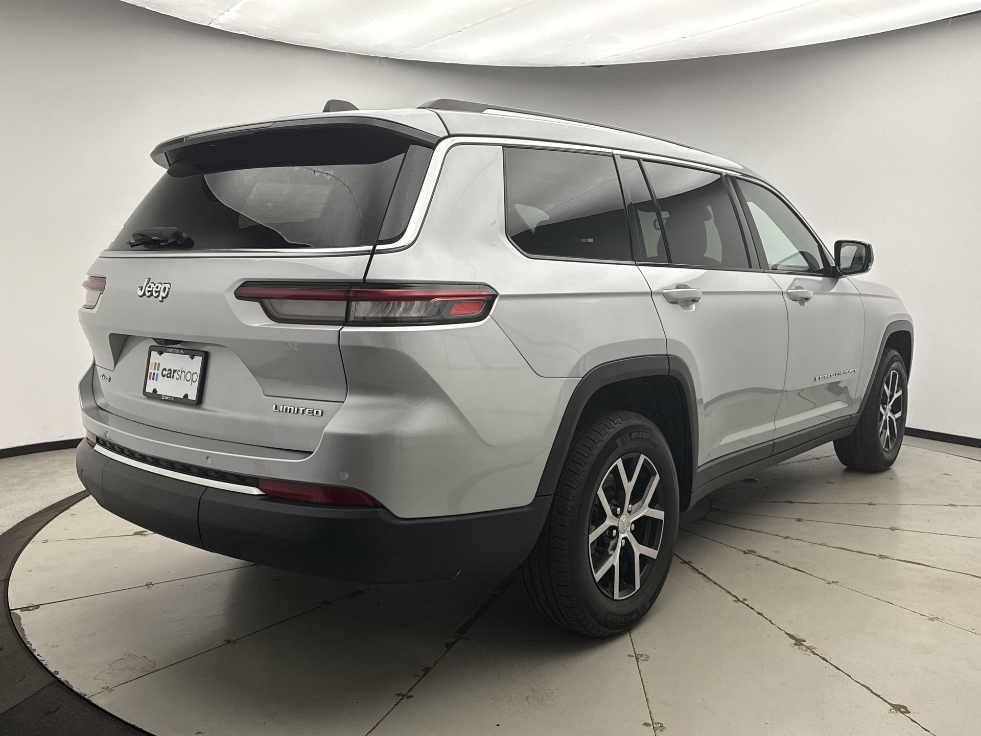 Used 2023 Jeep Grand Cherokee L Limited AWD/4WD image 5