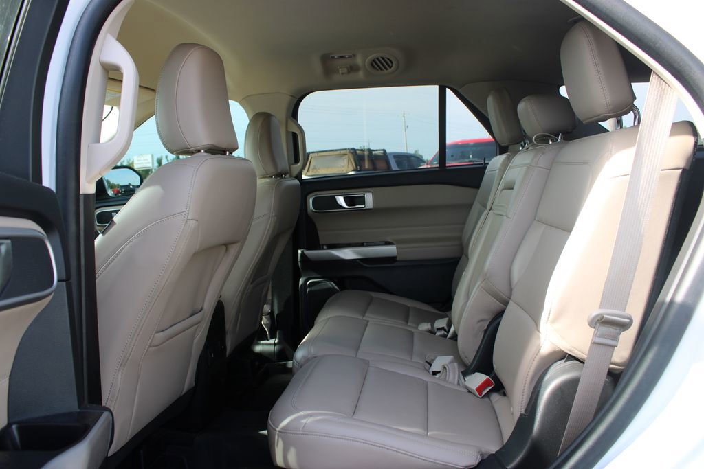 Used 2023 Ford Explorer XLT w/ Equipment Group 202A AWD/4WD image 18