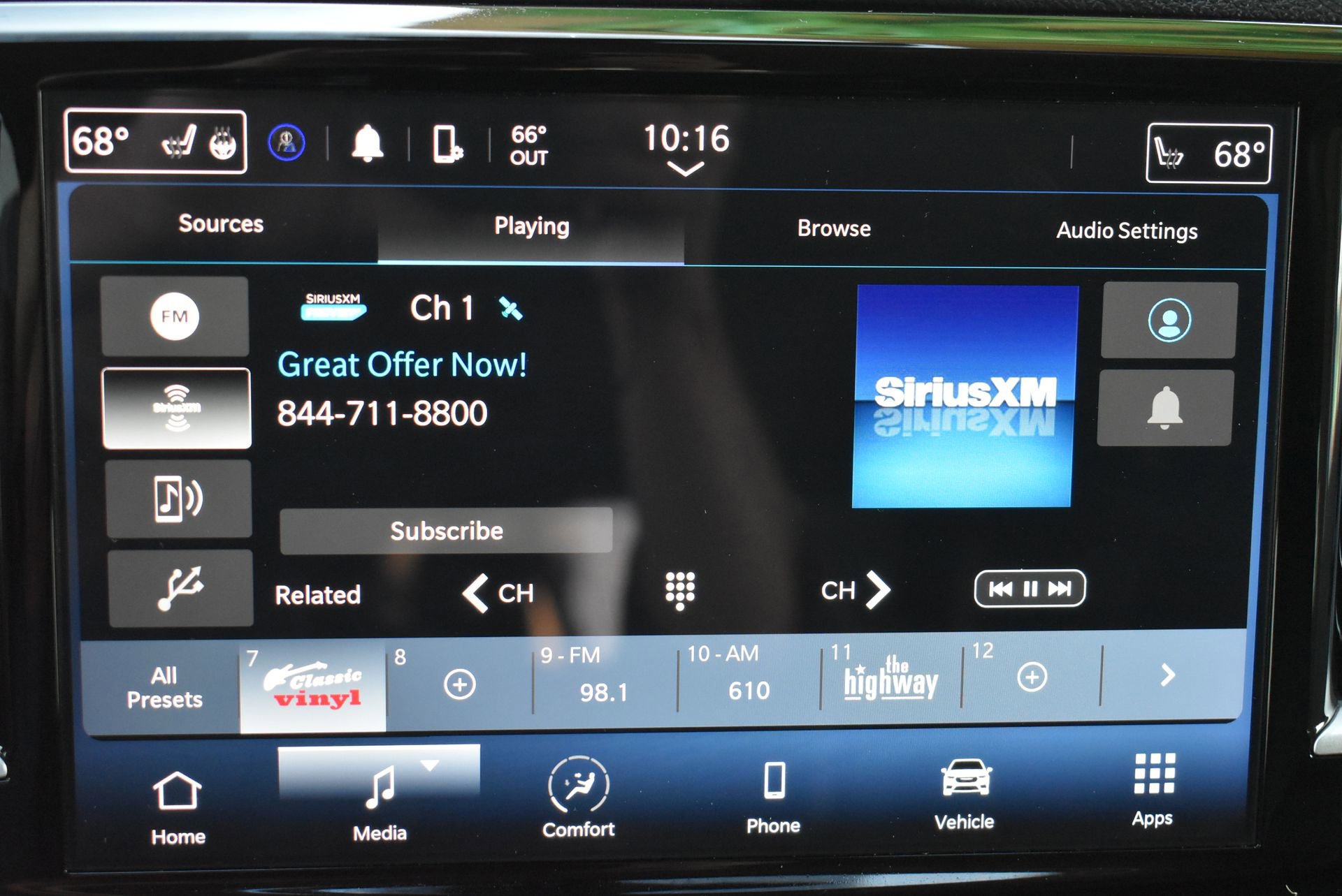 Used 2024 Chrysler Pacifica Touring-L FWD image 28