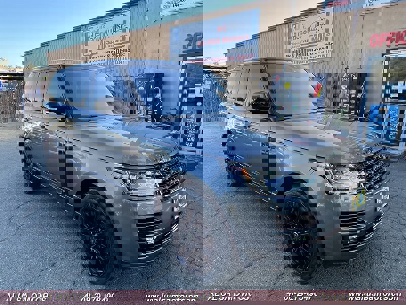 Used 2017 Land Rover Range Rover HSE image 2