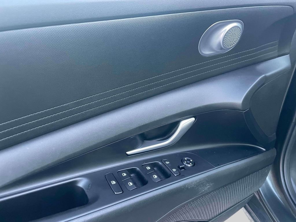 Used 2024 Hyundai Elantra SEL image 17