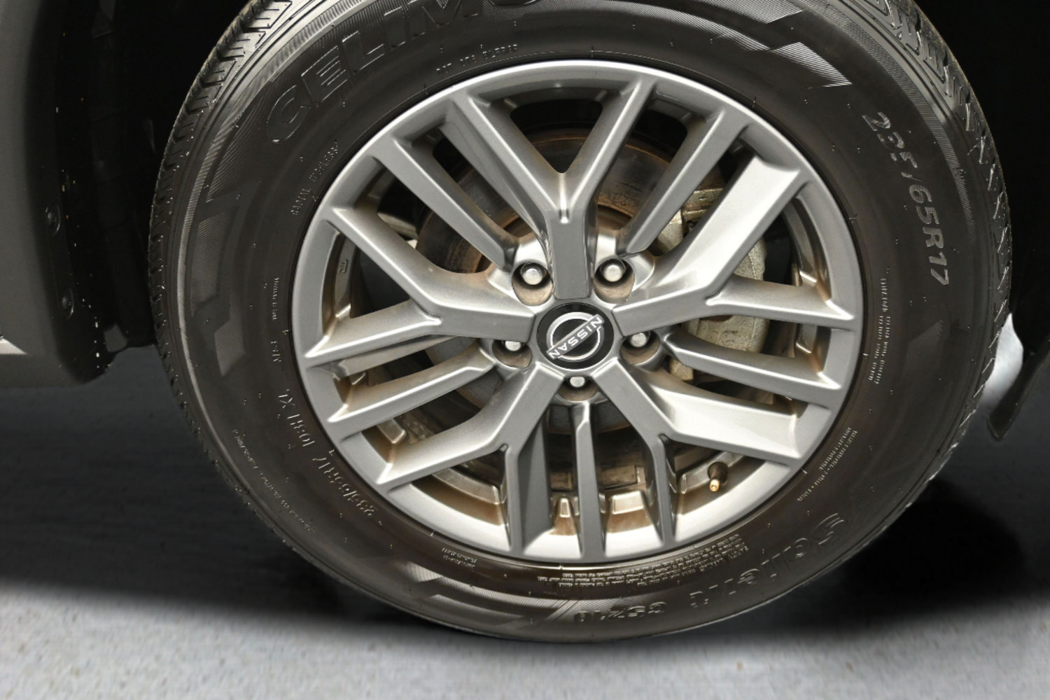 Used 2024 Nissan Rogue S FWD image 19