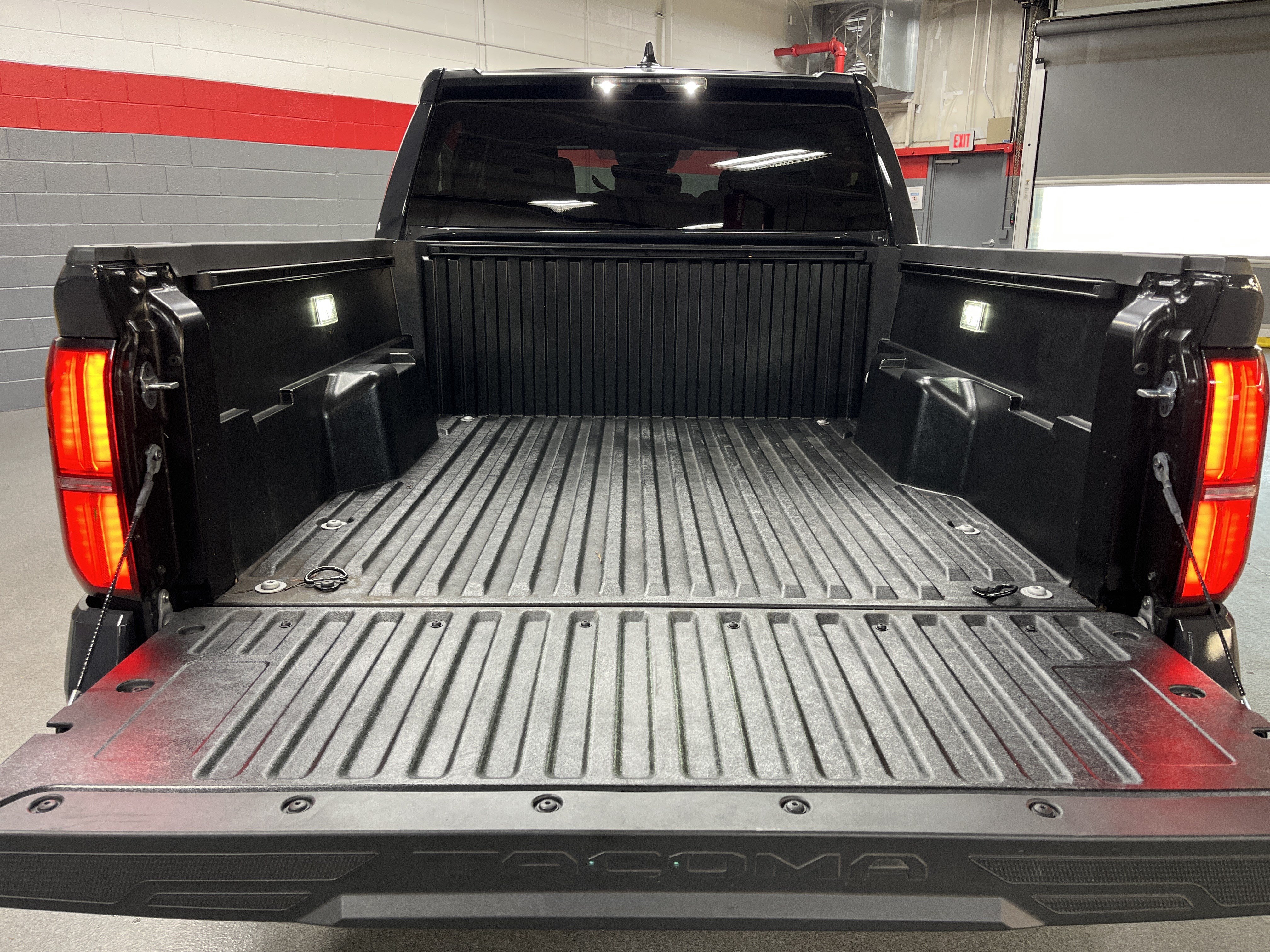 Used 2026 Toyota Tacoma SR5 RWD image 33