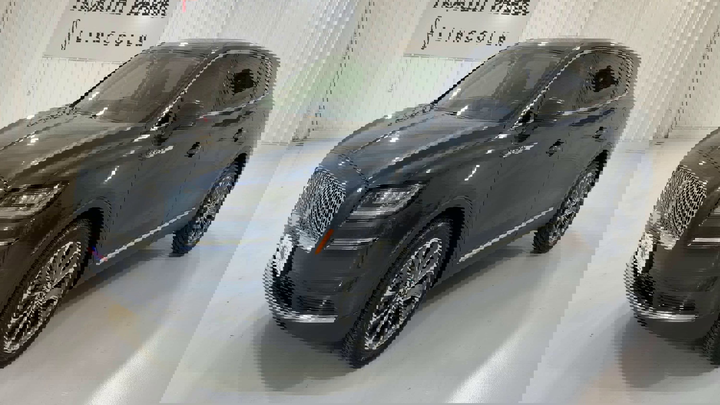 Used 2022 Lincoln Nautilus Reserve image 5