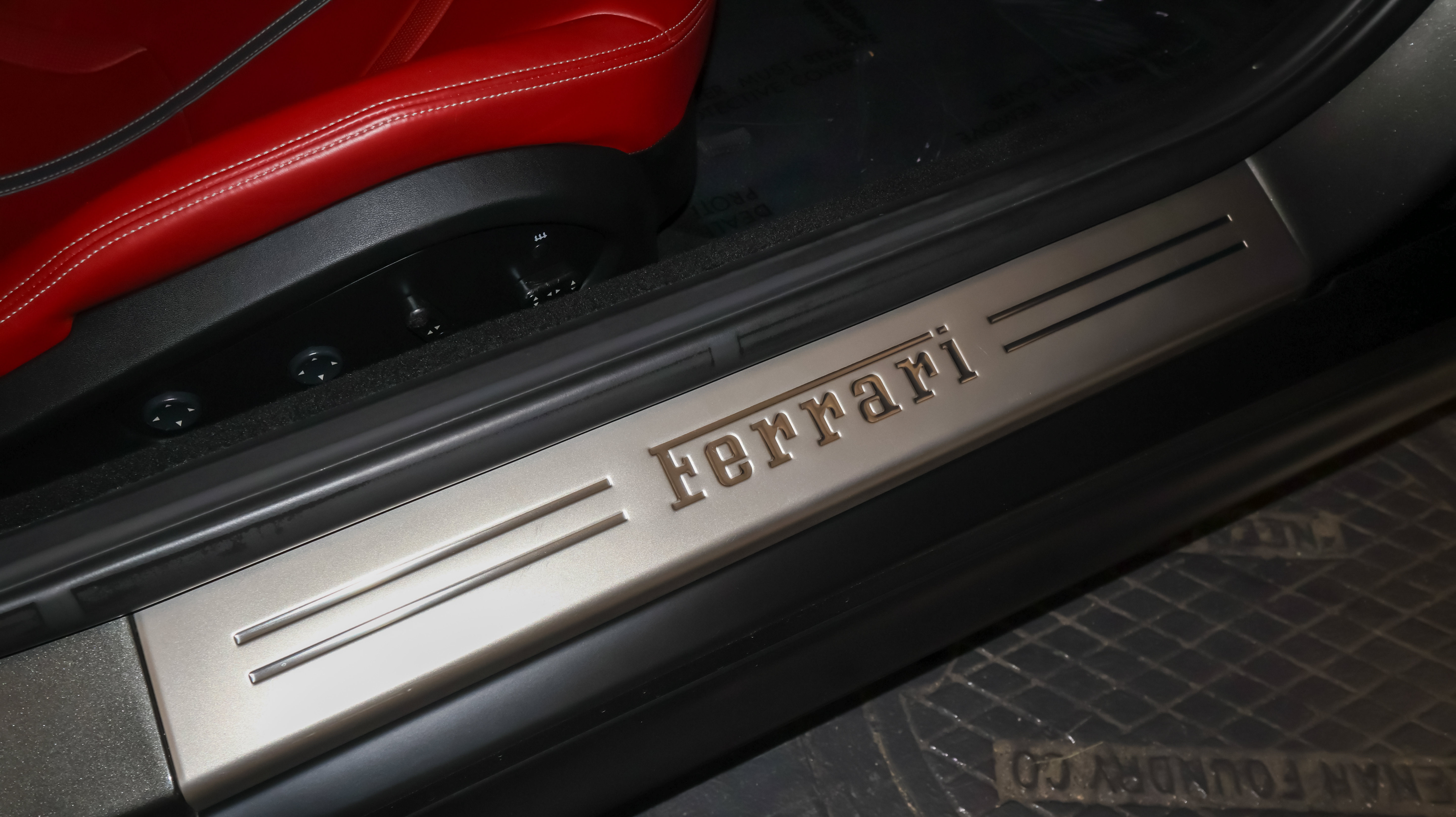 Used 2019 Ferrari 812 Superfast RWD image 49