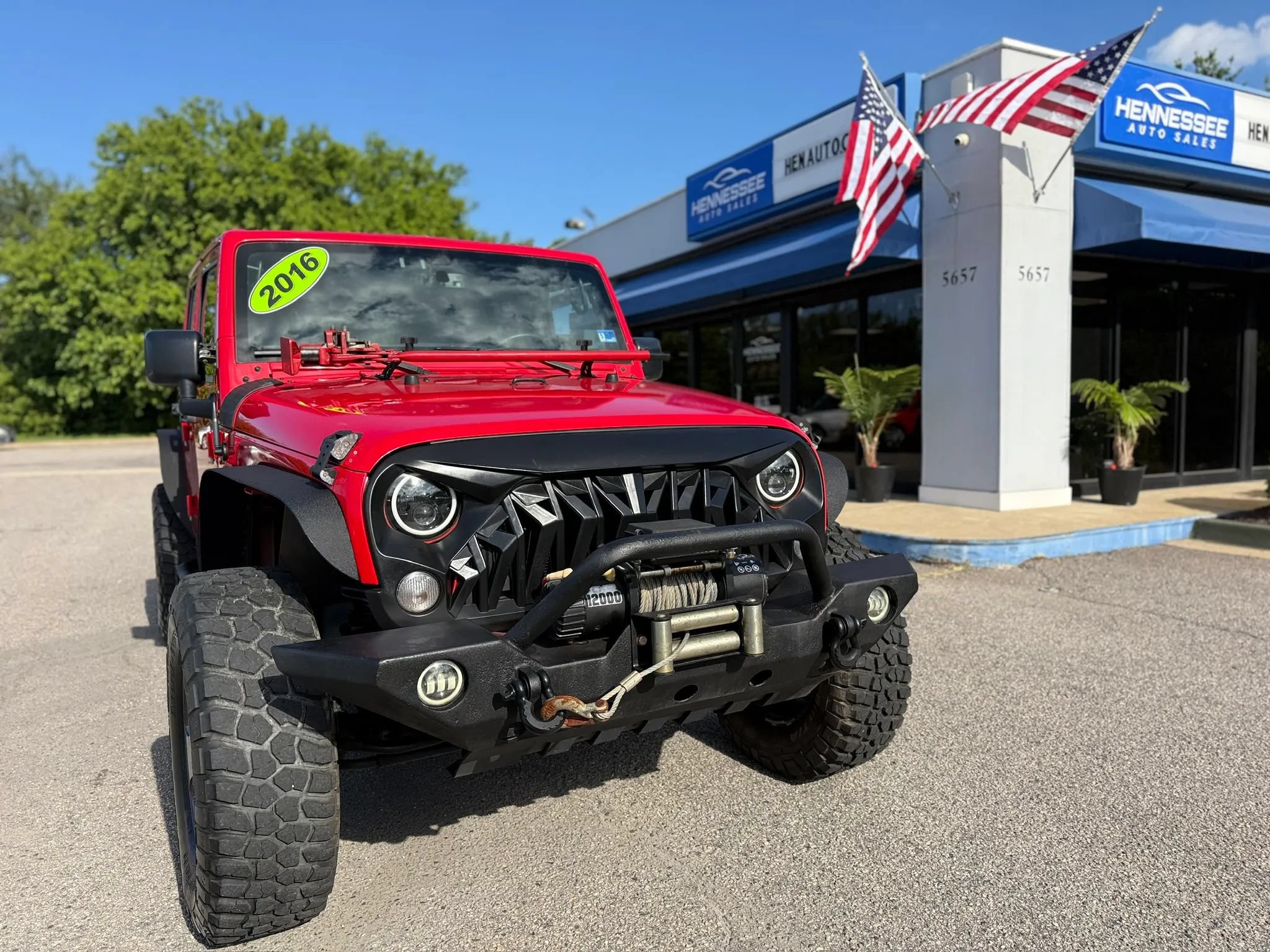 Used 2016 Jeep Wrangler Unlimited Sahara w/ Connectivity Group AWD/4WD image 18
