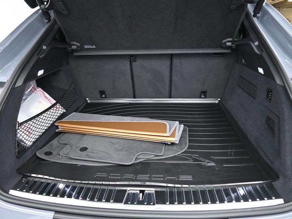 Used 2023 Porsche Cayenne Turbo GT image 9