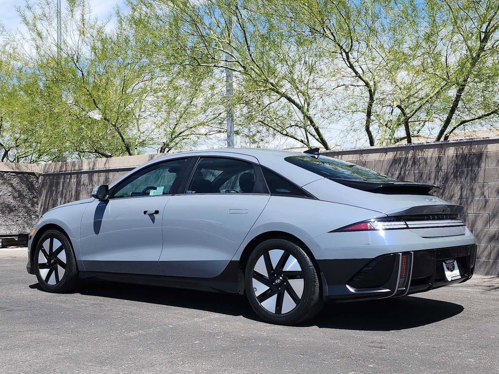 Used 2024 Hyundai Ioniq 6 SE RWD image 6