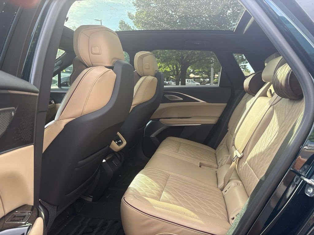 Certified 2024 Cadillac Lyriq Luxury w/ Nappa Leather Package AWD/4WD image 17