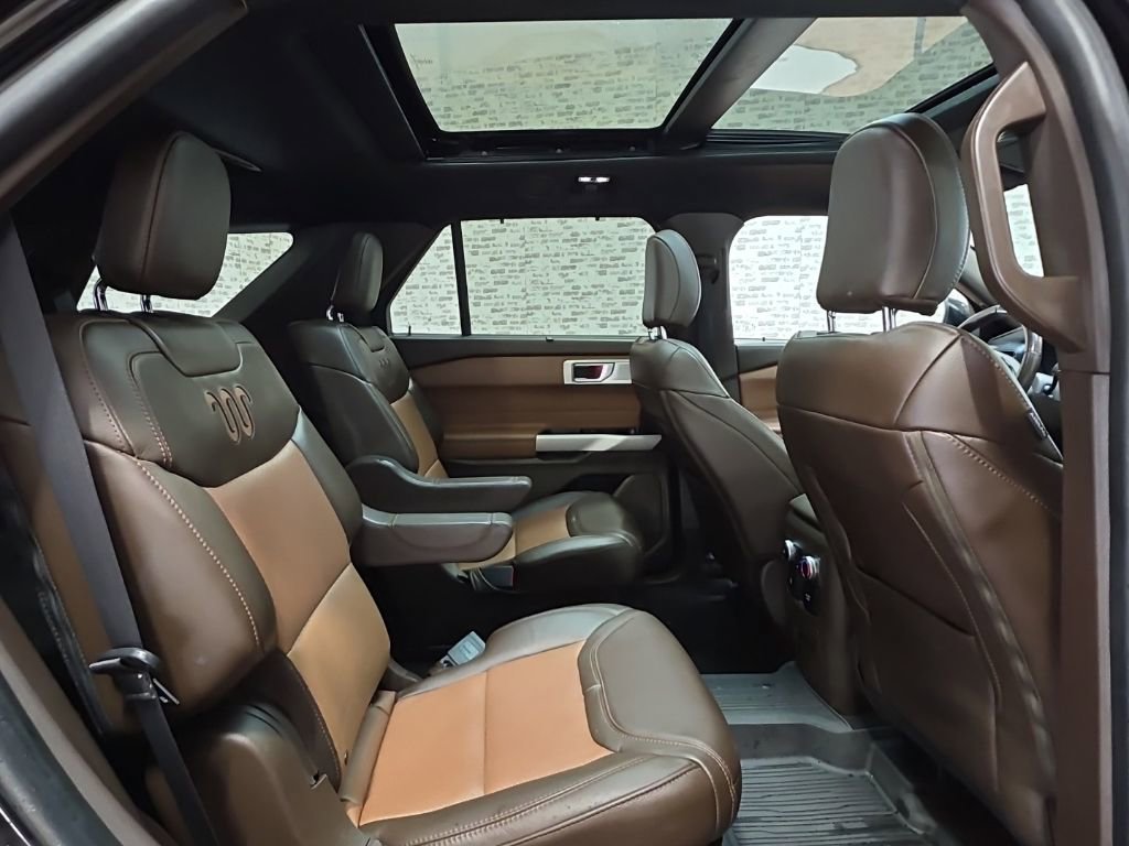 Used 2022 Ford Explorer King Ranch w/ Premium Technology Package image 13