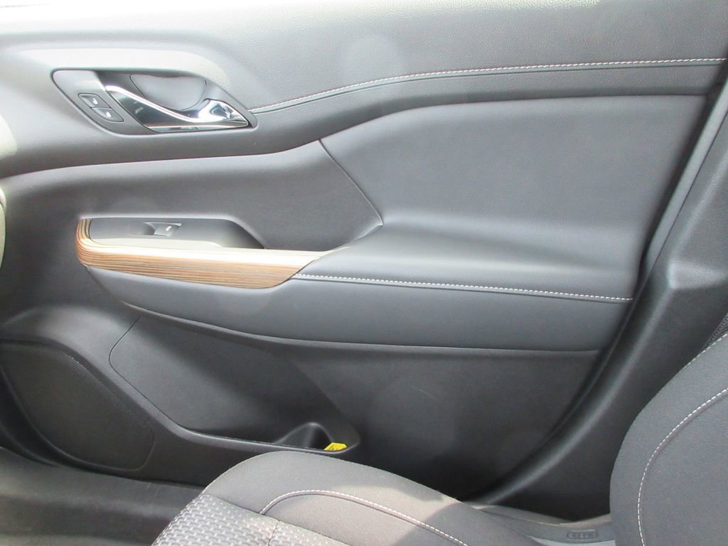 Used 2023 GMC Acadia SLE w/ Driver Convenience Package image 31