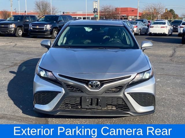Used 2023 Toyota Camry SE image 2