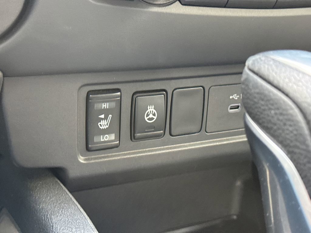 Used 2024 Nissan Frontier SV image 25