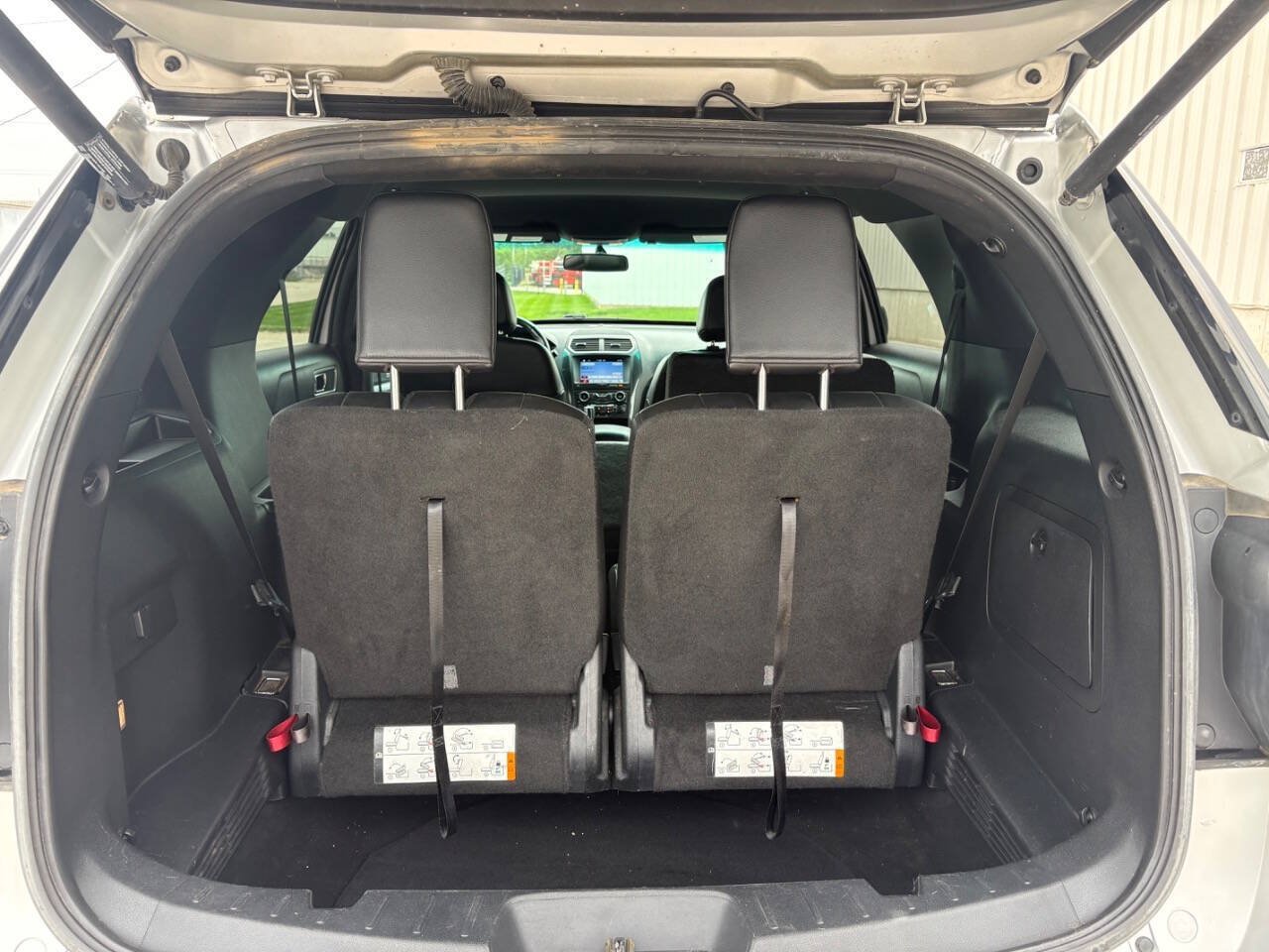 Used 2017 Ford Explorer XLT w/ Equipment Group 202A FWD image 11