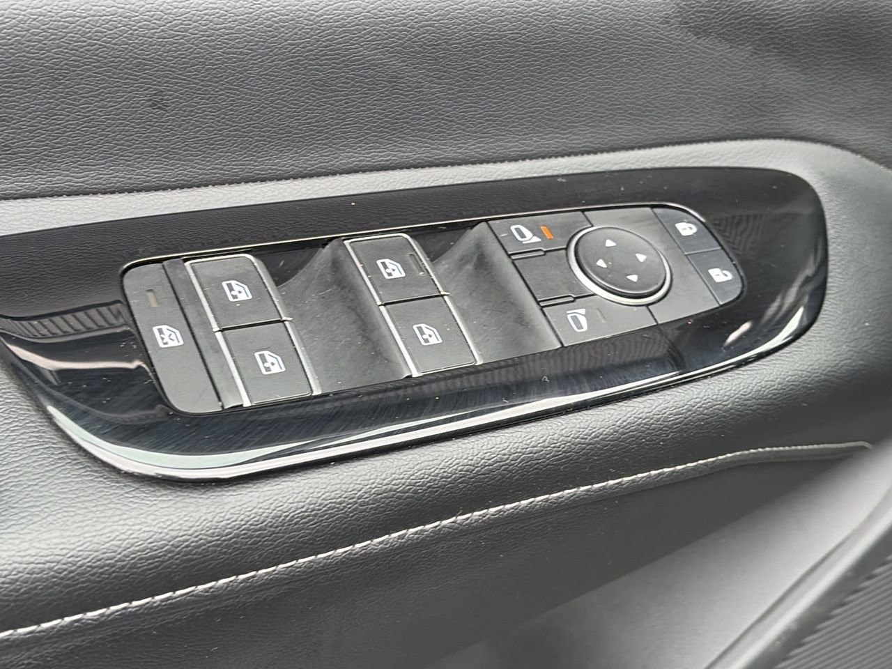Certified 2025 Nissan Murano SV FWD image 16