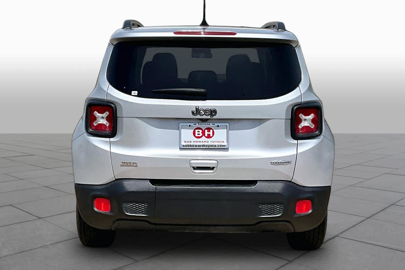 Used 2018 Jeep Renegade Latitude FWD image 5