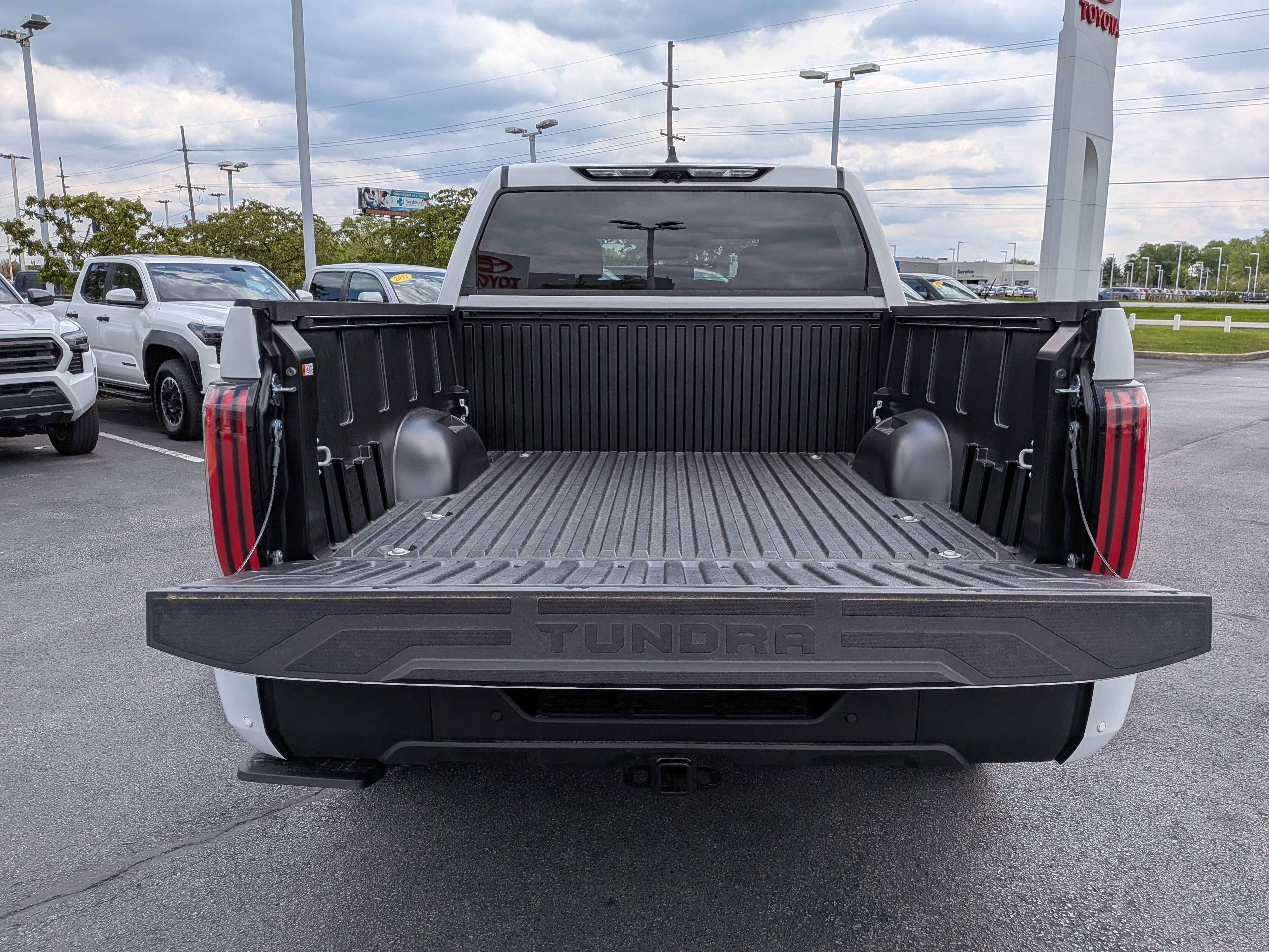 Used 2026 Toyota Tundra Limited AWD/4WD image 8