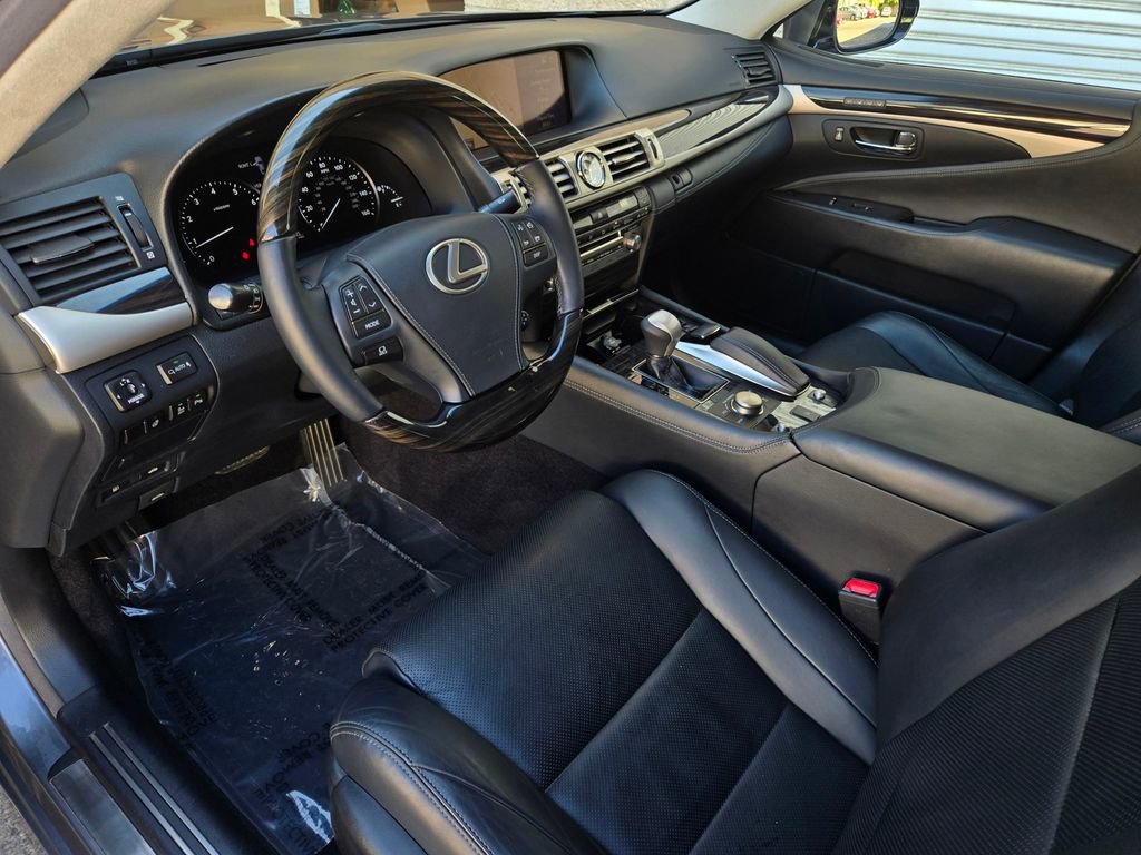 Used 2013 Lexus LS 460 w/ Comfort Pkg image 10