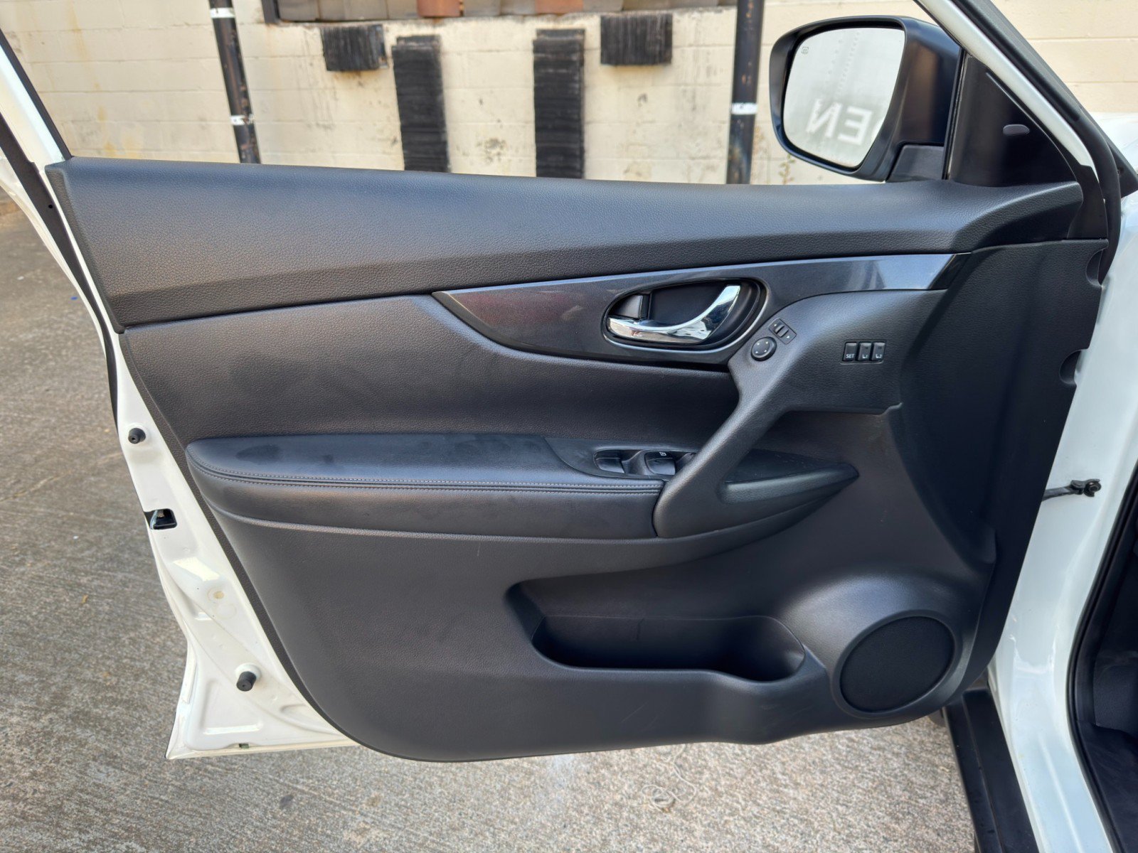 Used 2018 Nissan Rogue SV w/ Premium Package AWD/4WD image 38