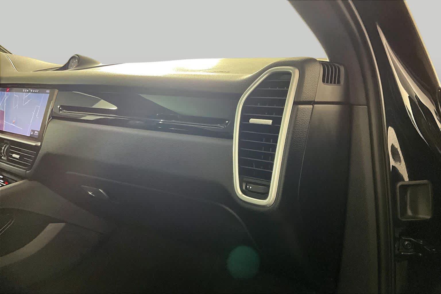 Used 2020 Porsche Cayenne AWD/4WD image 17