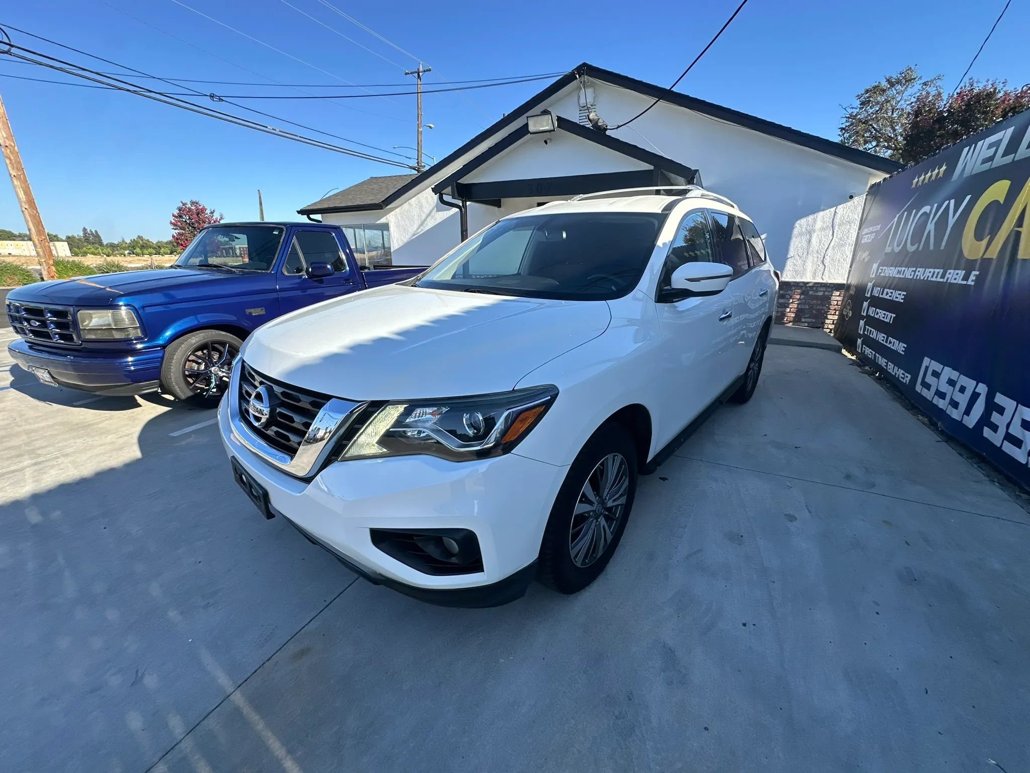 Used 2018 Nissan Pathfinder SV AWD/4WD image 13