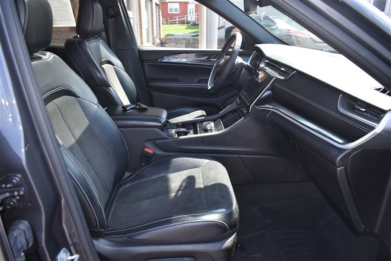 Used 2023 Jeep Grand Cherokee L Laredo AWD/4WD image 33