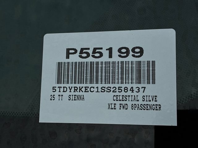 Used 2025 Toyota Sienna XLE FWD image 31
