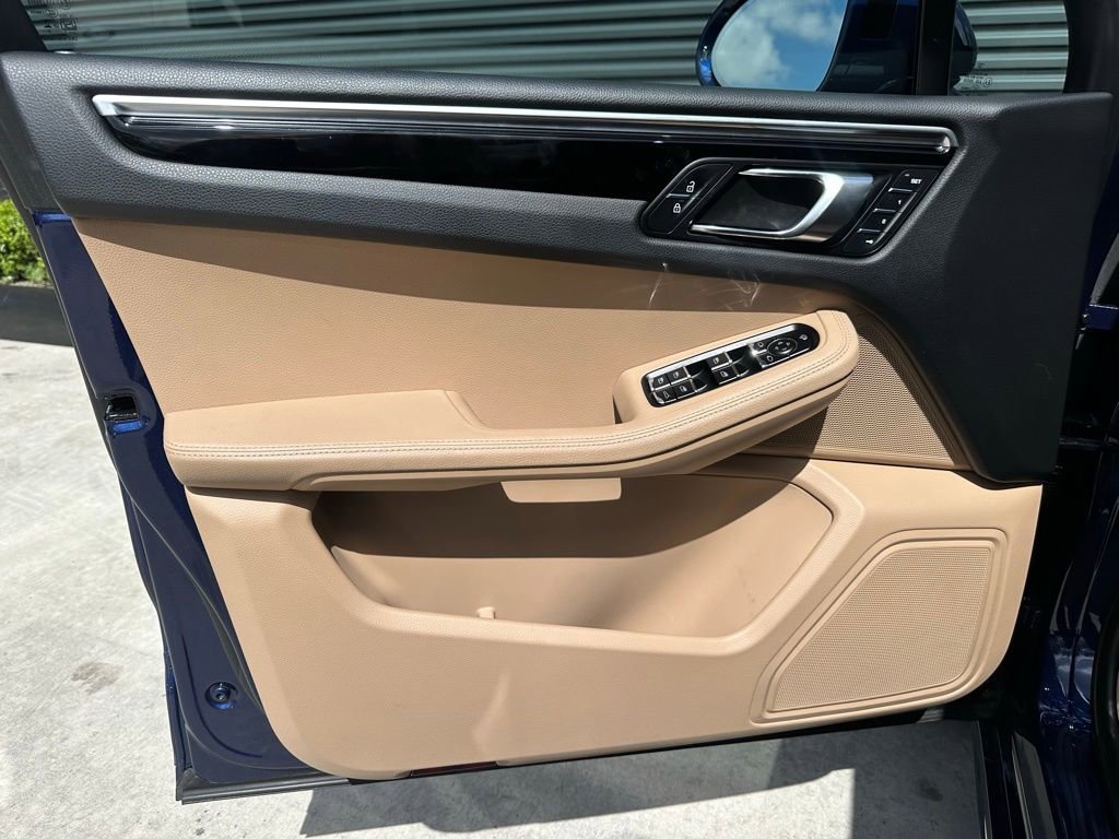 Certified 2024 Porsche Macan image 19