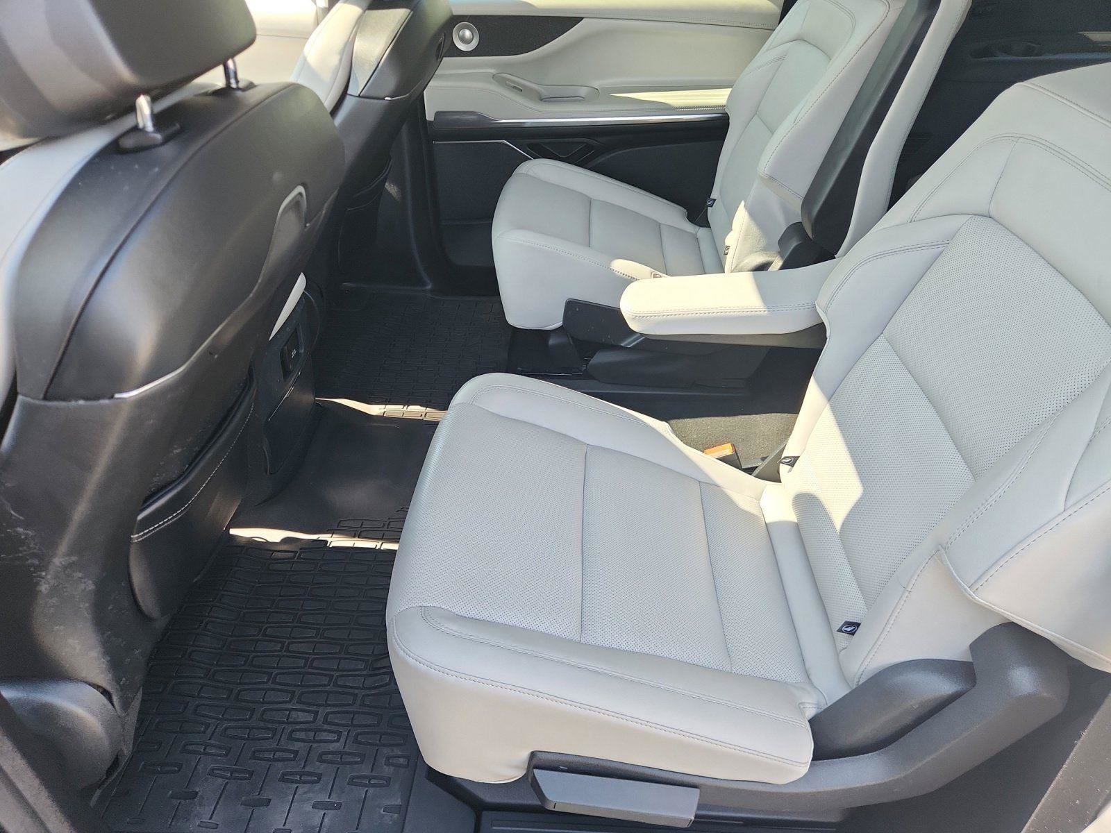Used 2025 Lincoln Navigator L Reserve AWD/4WD image 12