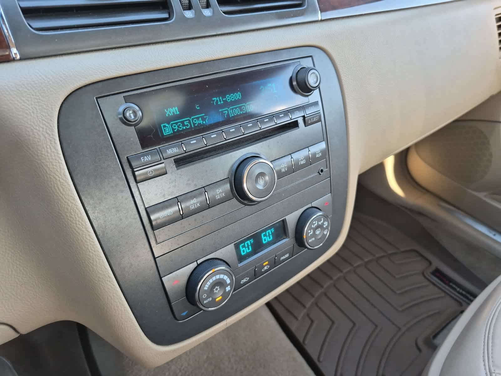 Used 2011 Buick Lucerne CXL w/ Driver Confidence Package FWD image 29