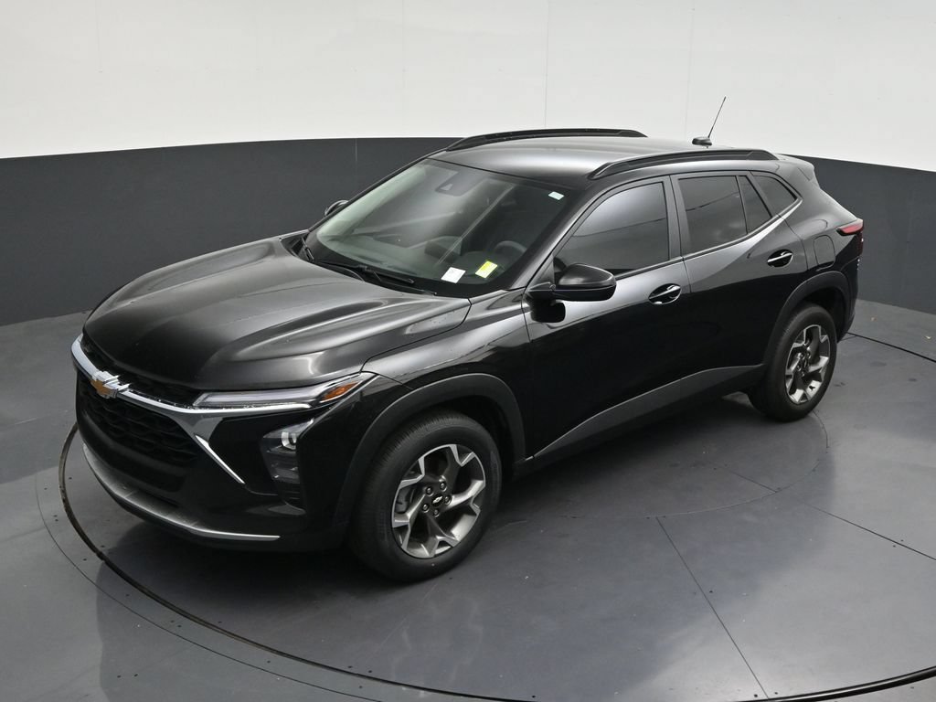 Used 2025 Chevrolet Trax LT FWD image 15