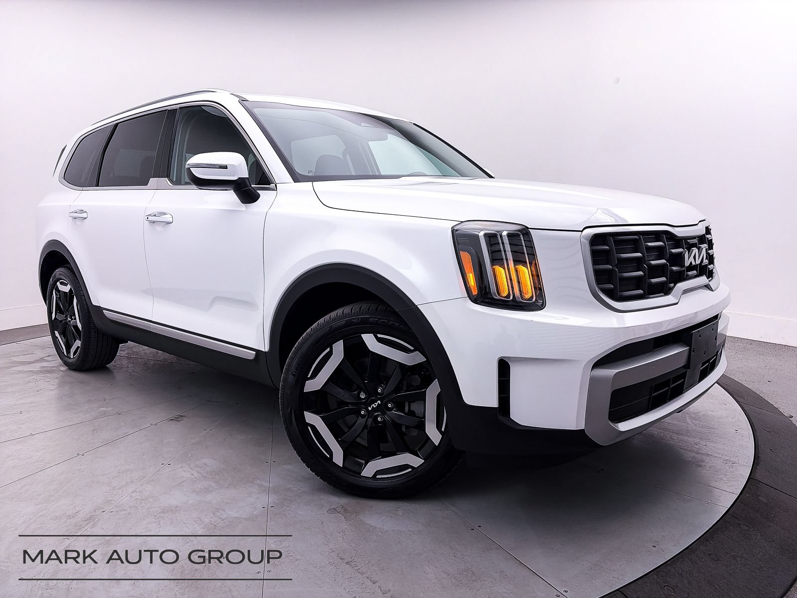 Used 2024 Kia Telluride S FWD video 1