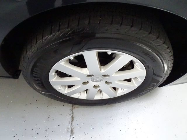 Used 2013 Chrysler Town & Country Touring FWD image 27