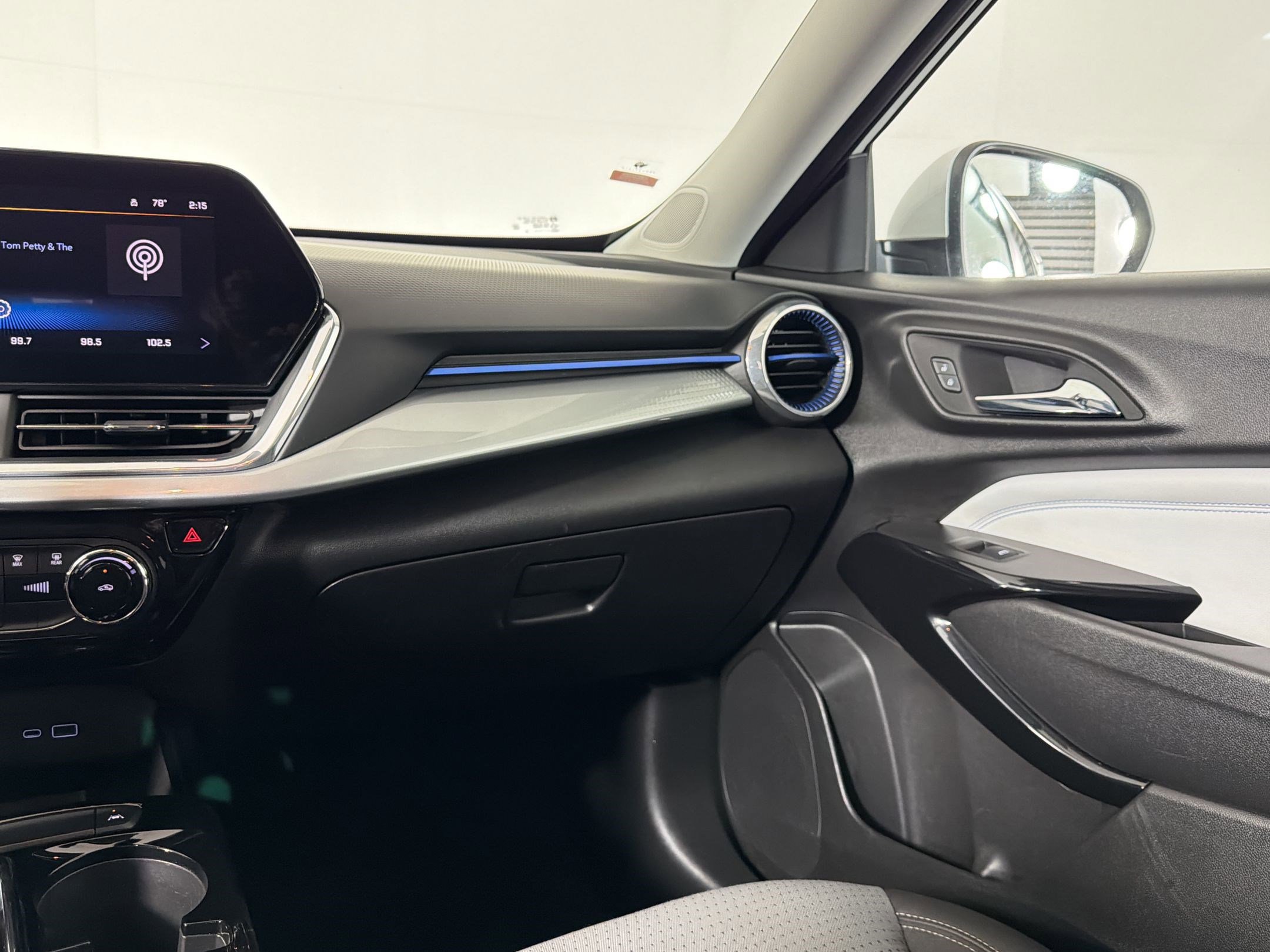 Used 2024 Chevrolet Trax LT FWD image 26