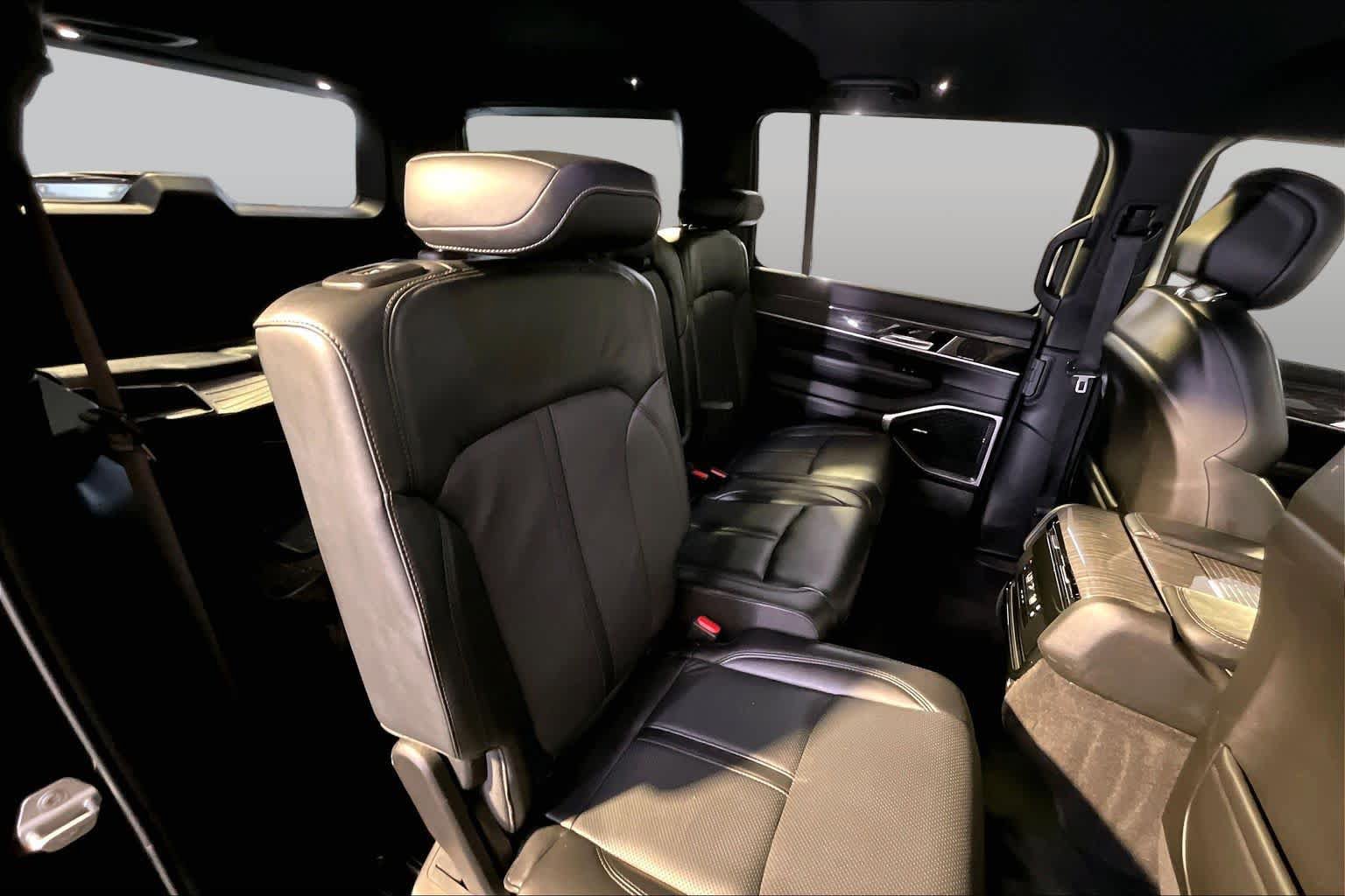Used 2022 Jeep Wagoneer Series II AWD/4WD image 19