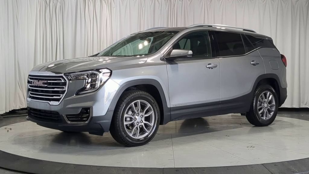 Used 2024 GMC Terrain SLT w/ Infotainment Package II AWD/4WD image 5
