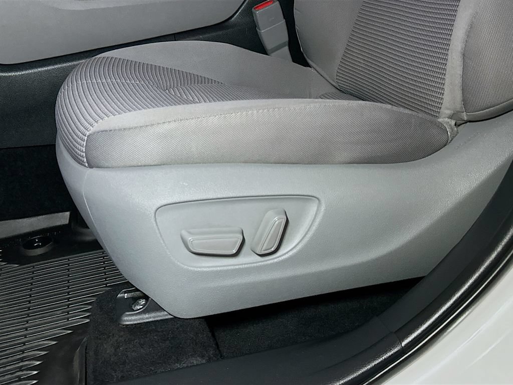 Used 2023 Toyota Highlander L AWD/4WD image 19