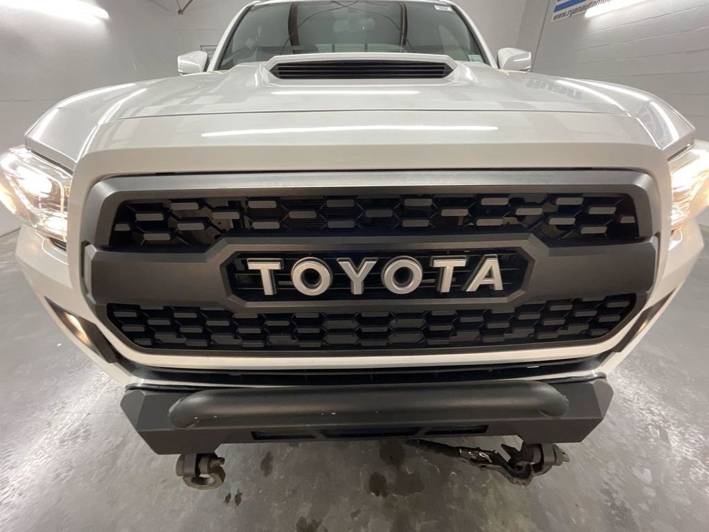 Used 2016 Toyota Tacoma TRD Sport image 28