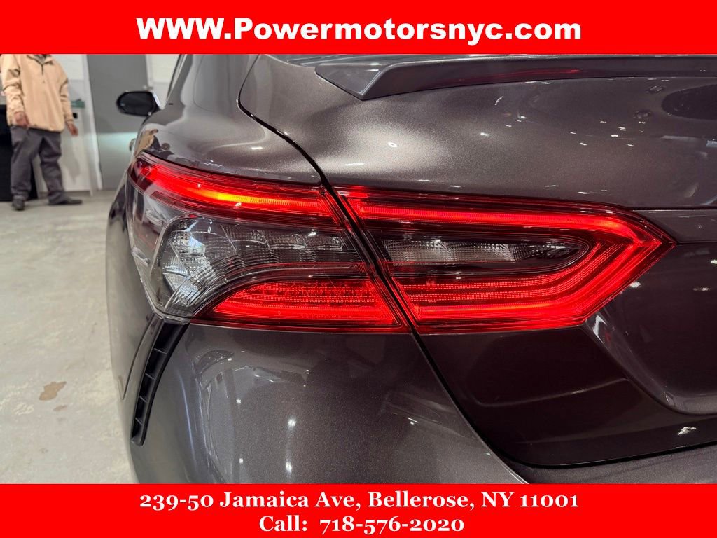 Used 2022 Toyota Camry XSE w/ Cold Weather Package FWD image 9
